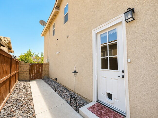 Building Photo - Spacious 5 (or 6) Bedroom House with attached ADU in Winchester for Rent