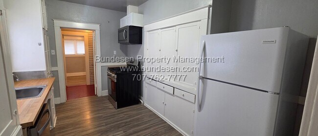 Building Photo - 126 Leland St