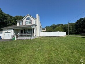 Building Photo - 83 A Lynbrook Rd