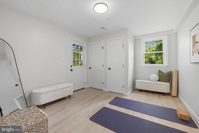 Building Photo - 4512 Sleaford Rd