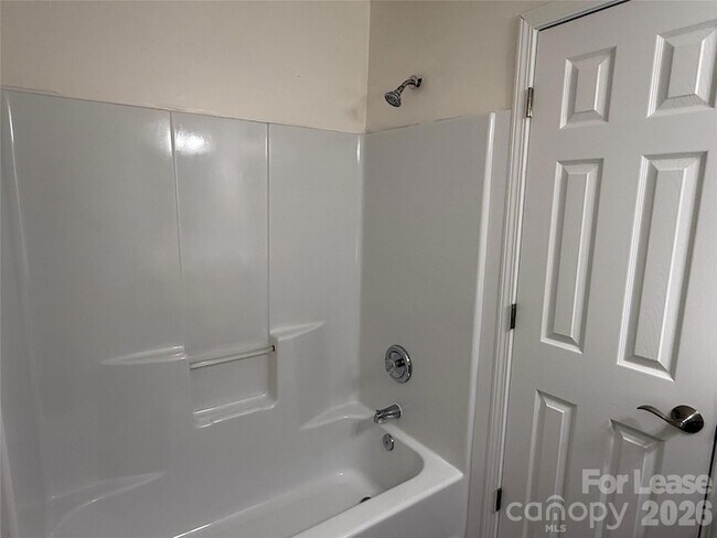 Building Photo - 404 Kingville Dr