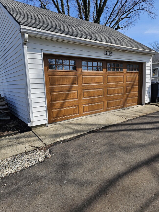 Building Photo - 2105 Shroyer Rd