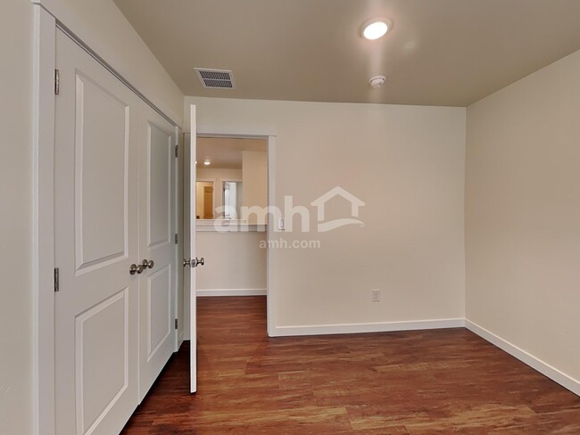 Building Photo - 9413 W Shumard St