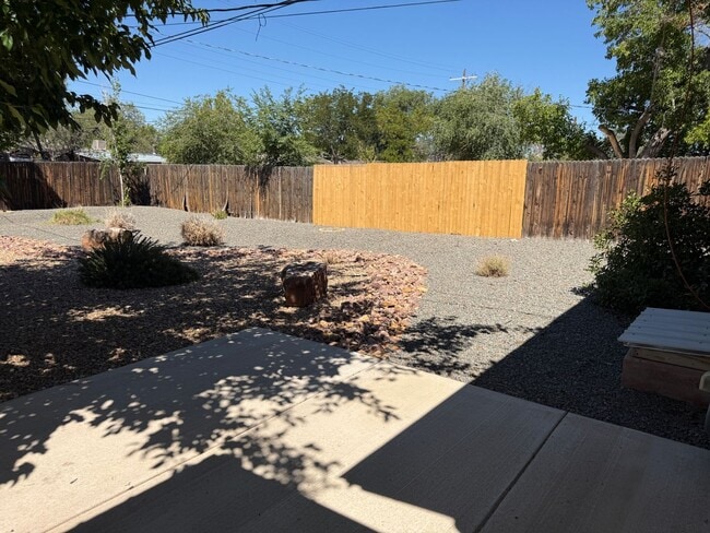 Building Photo - Nice 2 Br, 1 Bath house with the major app...
