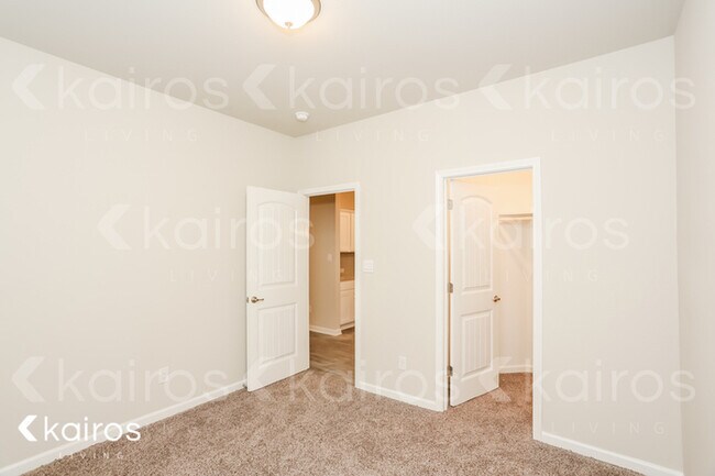 Building Photo - 6649 Tiger Pointe Dr.