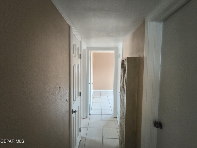 Building Photo - 4918 Guadalupe Dr