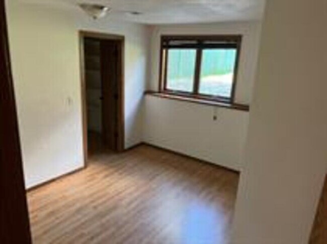 Building Photo - 2832 W Glenpark Dr