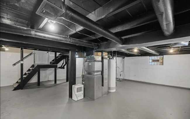 Building Photo - Come see your new home!