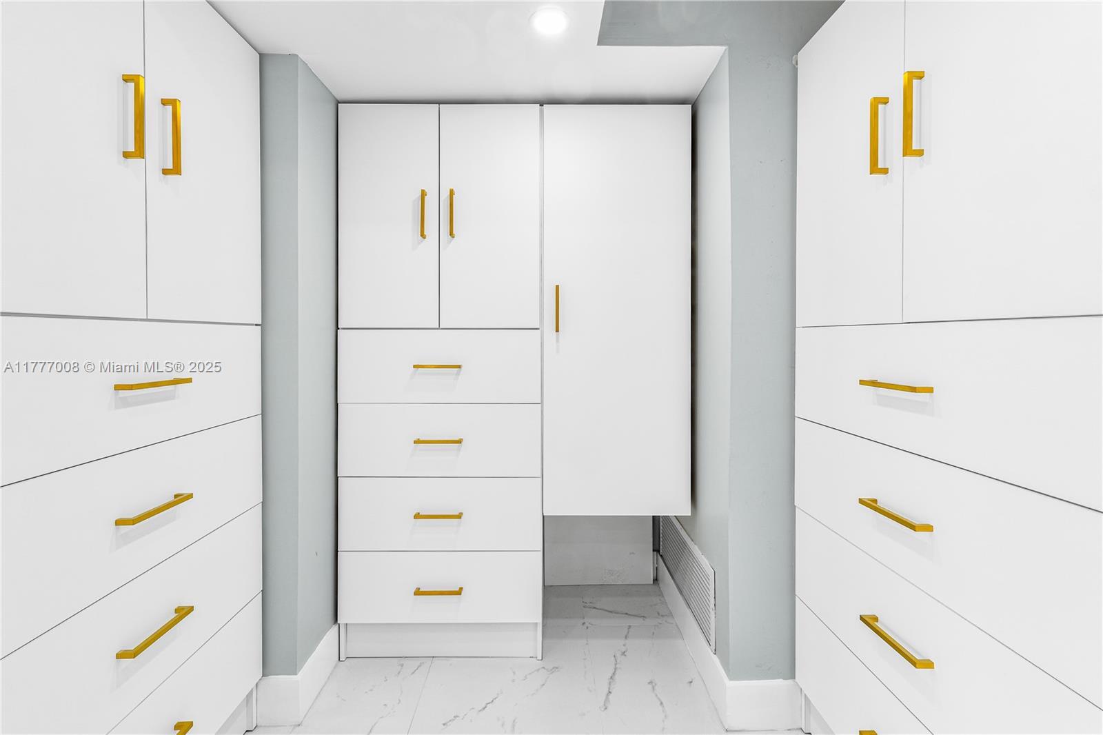 Building Photo - 2851 NE 183rd St