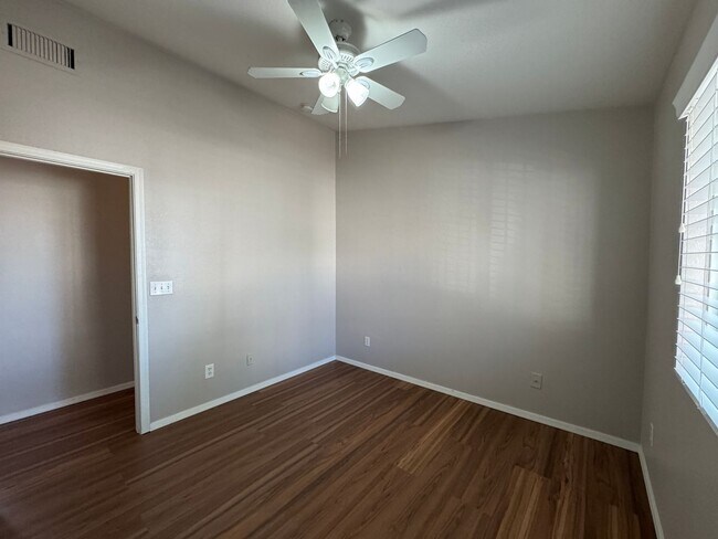 Building Photo - Great 4Bdm 2Ba Home, in a well desired loc...