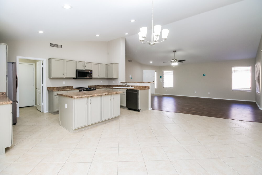 Building Photo - 10912 E Dragoon Ave