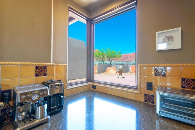 Building Photo - Exquisite Custom Home in Prestigious Commu...