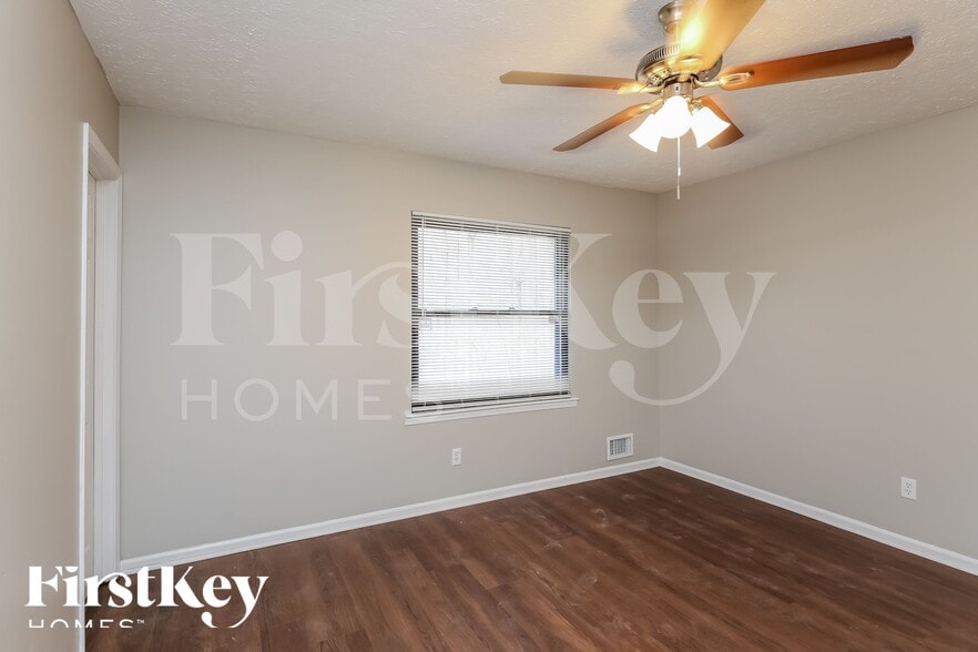 Building Photo - 432 Shady Ln Cir