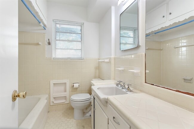 Building Photo - 6506 St Moritz Ave