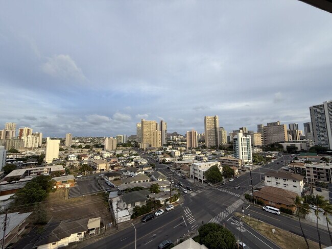 Building Photo - Bright & Breezy 1-Bedroom Condo in Moiliil...