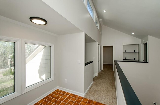 Building Photo - 150 Karina Pl