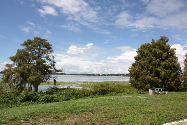 Building Photo - 521 20th St SW