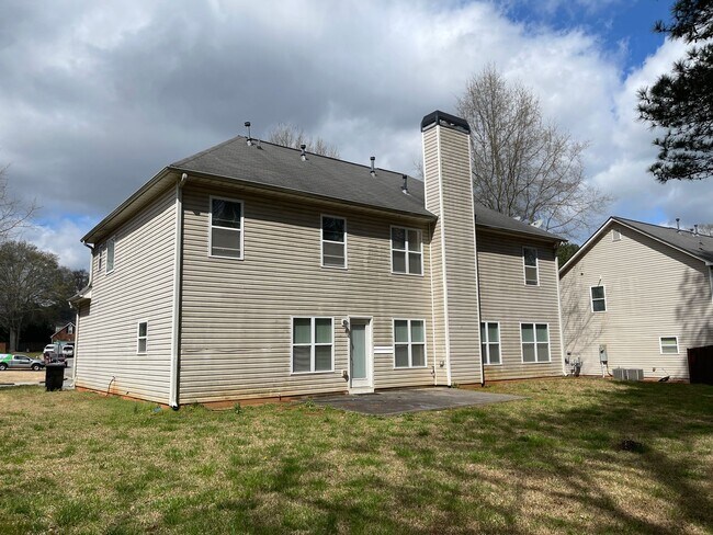 Building Photo - Large Home on Cul-de-sac