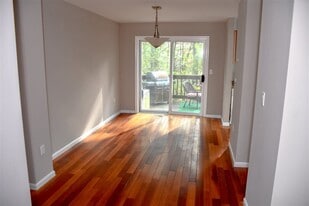Building Photo - 52 Cadogan Way