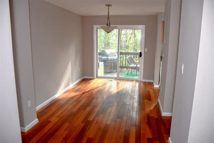 Building Photo - 52 Cadogan Way