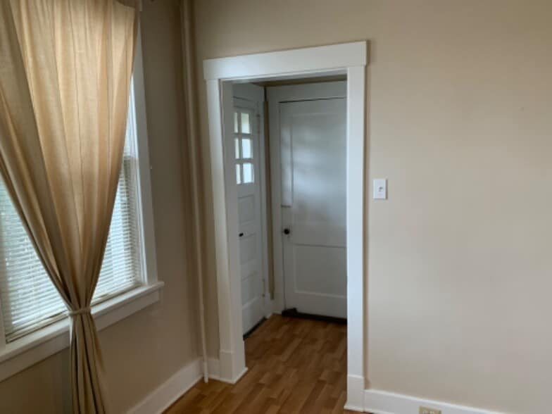 Building Photo - 313 Augusta St