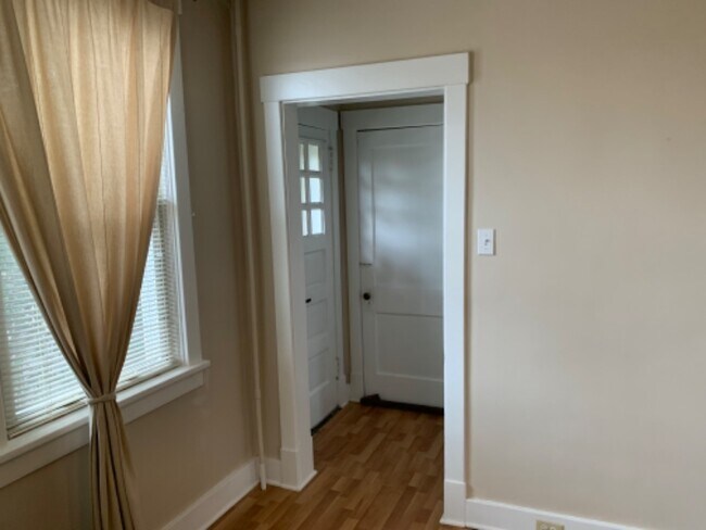 Building Photo - 313 311 Augusta St