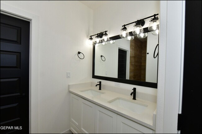 Building Photo - 7913 Mitzie Ram Pl