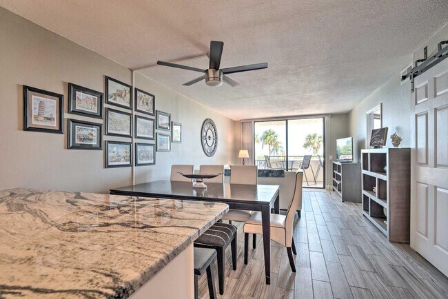 Building Photo - 6105 Sea Ranch Dr