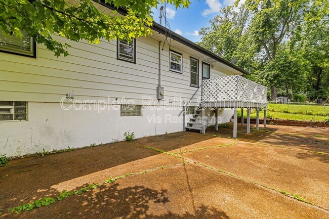 Building Photo - 8881 Darnell Pl