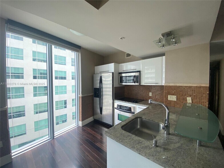 Building Photo - 185 SW 7th St