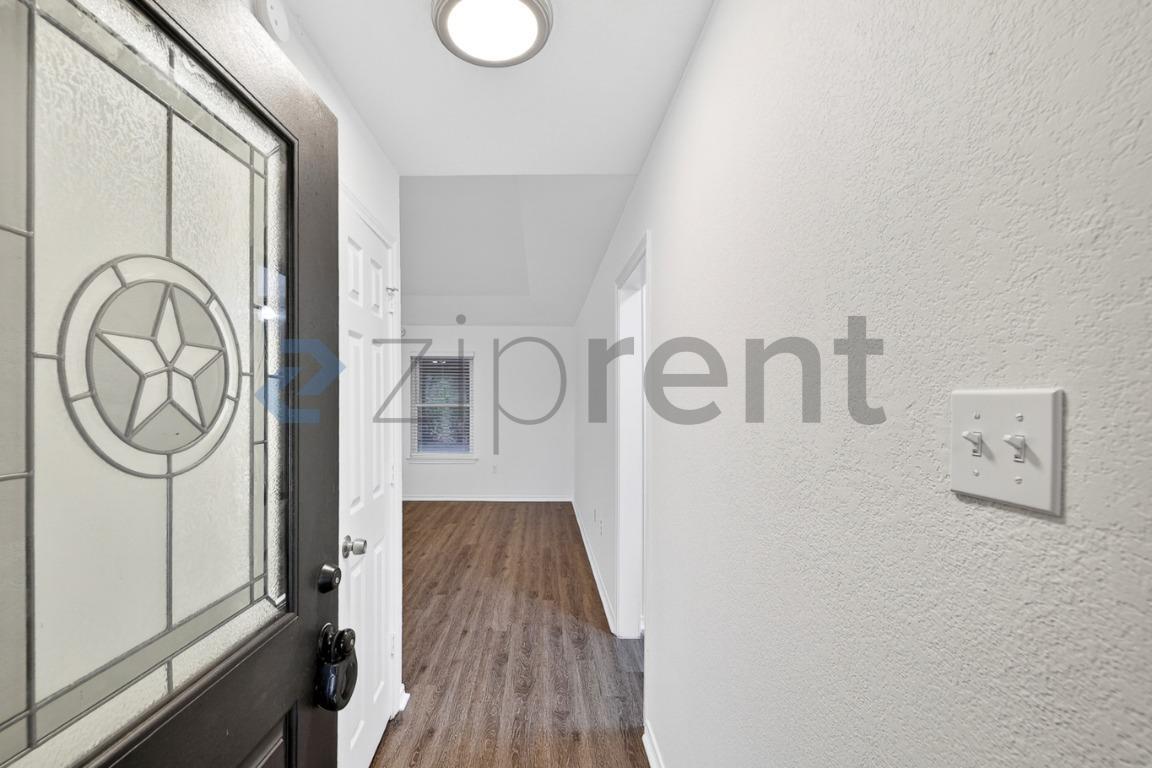 Building Photo - Unit