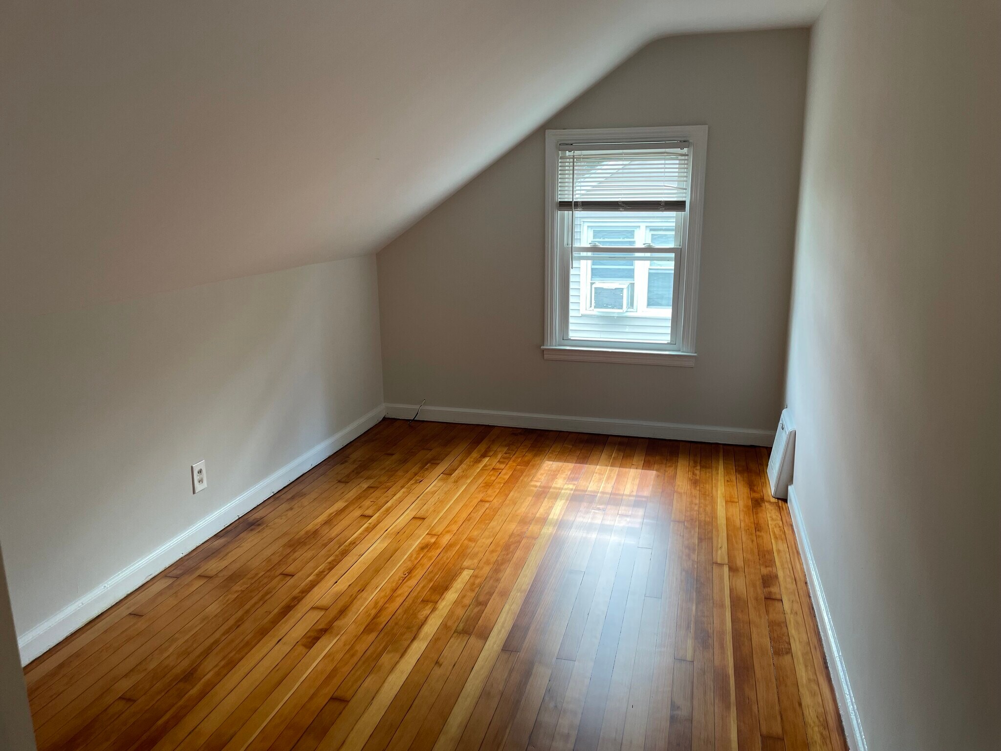 Building Photo - 16 Minturn Rd