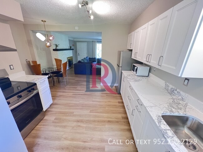 Building Photo - 13702 Country Ln