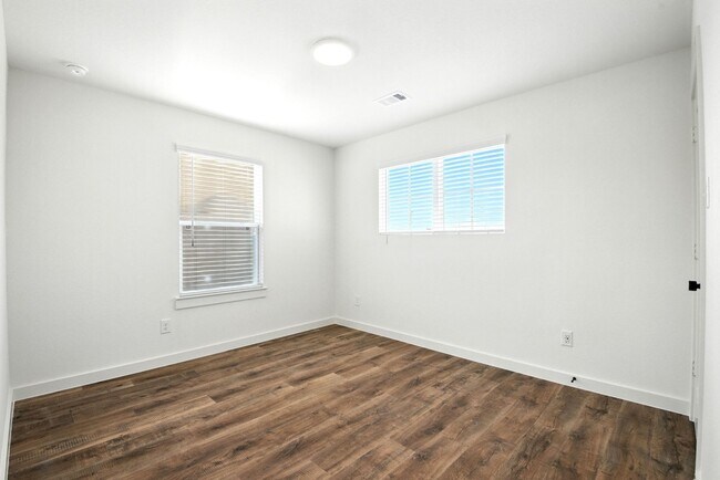 Building Photo - Elevated Living in Sundera at River Ranch | 4 Weeks Free