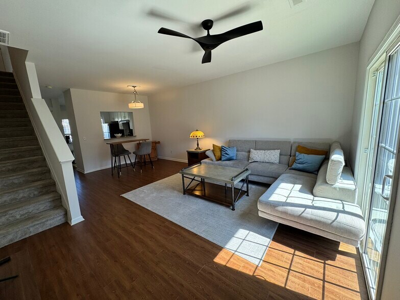 Living Room - 612 Graythorn Ln