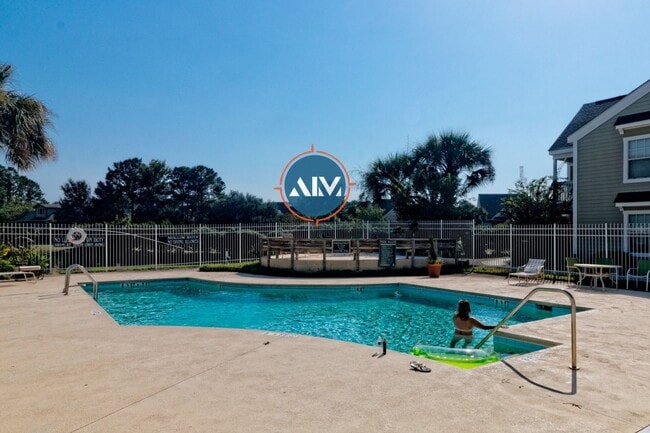 Building Photo - Charming First-Floor Condo with Pond Views at The Estate at Westbury