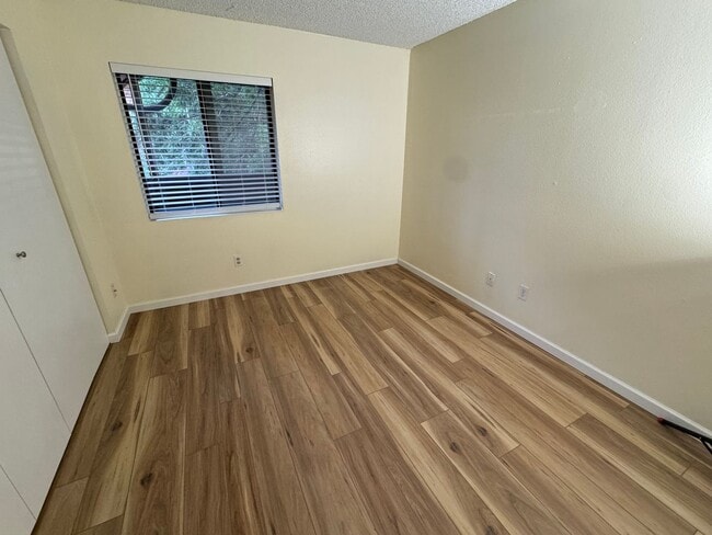 Building Photo - Centennial Lake Park Condo