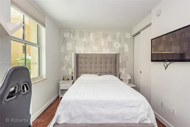 Building Photo - 3340 NE 190th St