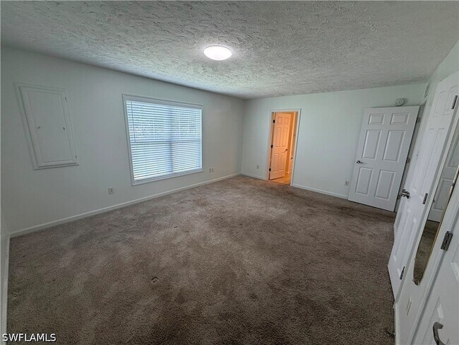 Building Photo - 250 Leawood Cir