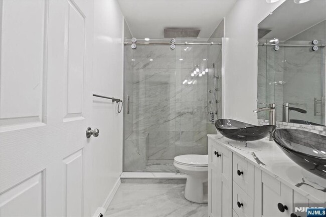 Building Photo - 17 Holsman St