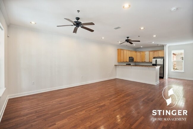Building Photo - 828B Paris Ave-