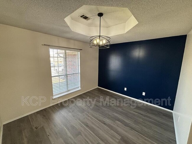 Building Photo - 8812 Skypark Dr