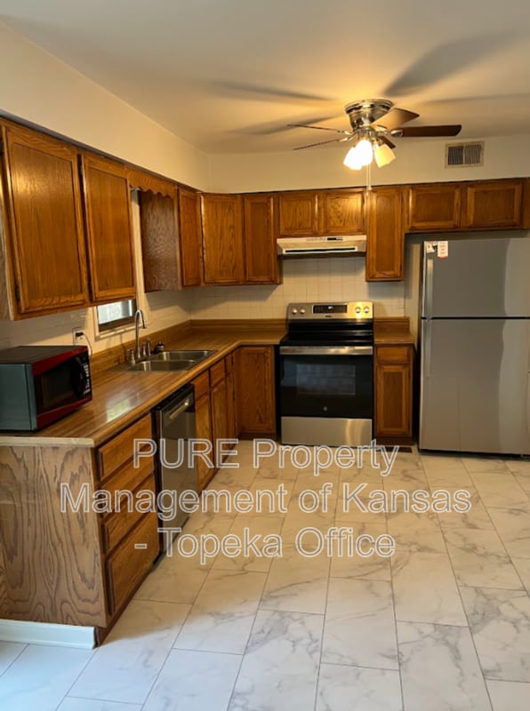 Building Photo - 2013 NW 84th Terrace