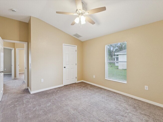 Building Photo - Don't Miss This Move-in Ready 4/2/2