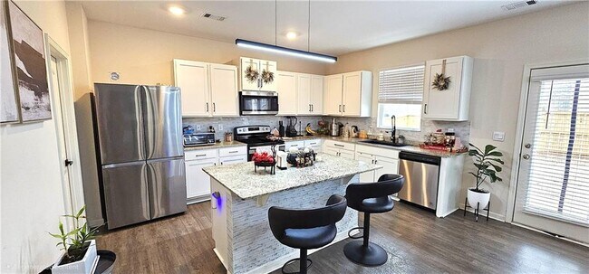 Building Photo - 404 Starbuck Parkway