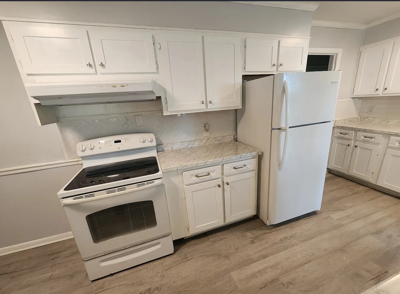 Building Photo - 2695 Davidson Dr