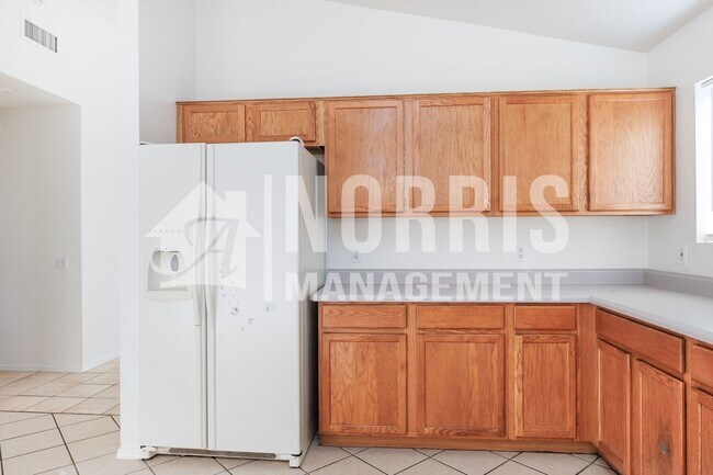 Building Photo - Freshly Updated Home with NO HOA