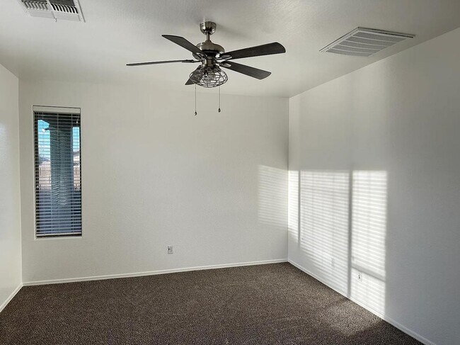 Building Photo - 7706 S 24th Dr