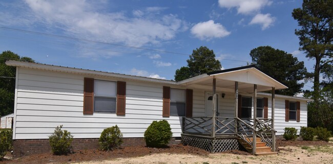 Building Photo - Spacious & Updated Double-Wide Home on a L...