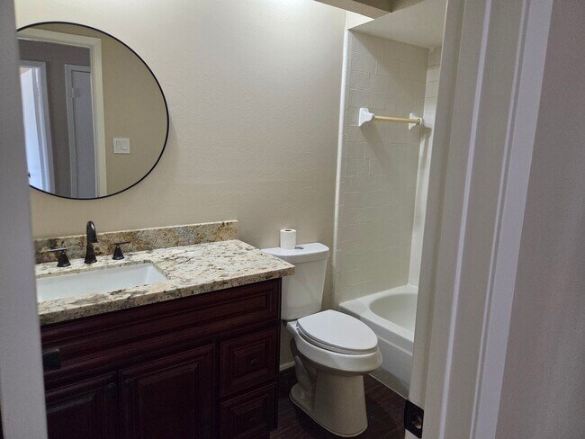 Building Photo - 8530 Lake Crystal Dr